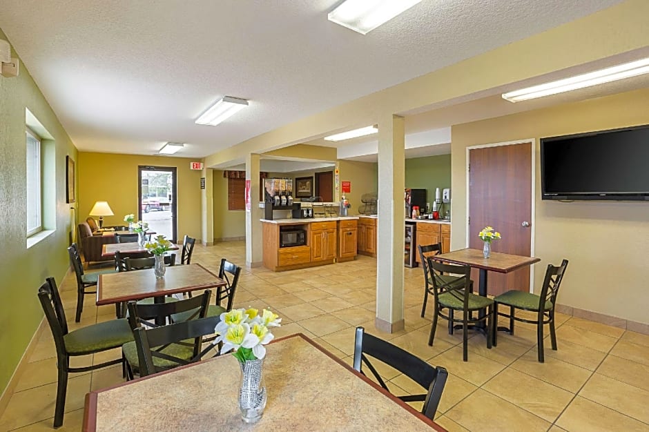 Rodeway Inn & Suites Kearney – Kearney, NE