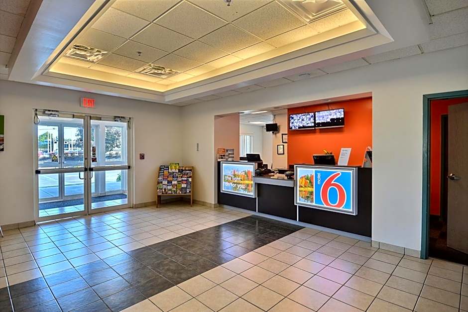 Motel 6-Tewksbury, MA - Boston