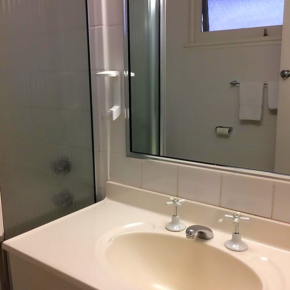 Riverview Motor Inn