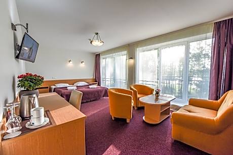 Family Apartment (2 Adults + 2 Children)