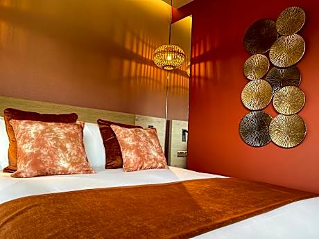 Premium Family Room with Balcony – Park Side