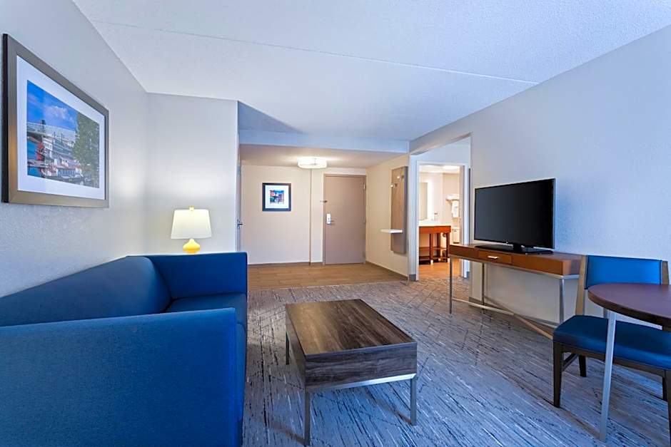Holiday Inn Express & Suites Cincinnati Riverfront By IHG
