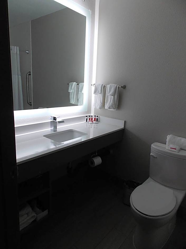 Super 8 by Wyndham Santa Cruz Beach Boardwalk