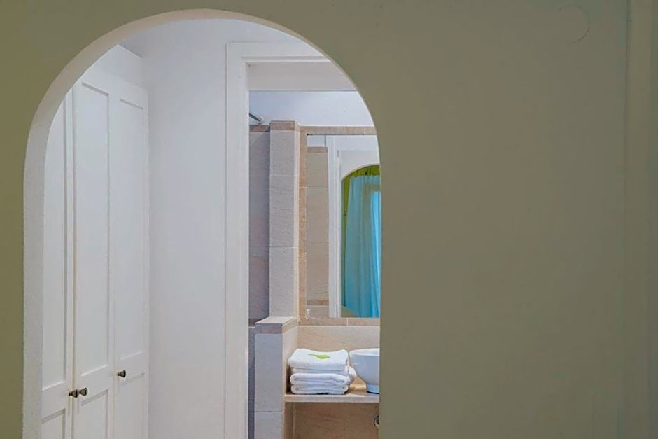Skiathos Luxury Villa 2 Bedroom Villa Dyo Vromolimnos