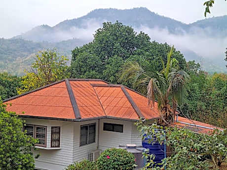 Mountain Front Family Home For 4 Rare Birds, Bikes บ้านครอบครัว 4 คนบนเนินเขา ดูนกหายากและขึ่จักรยาน