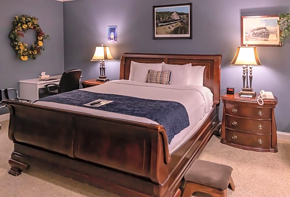 Depot Inn & Suites