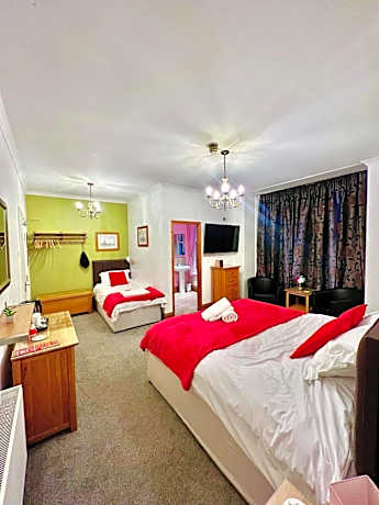 Deluxe Family Room