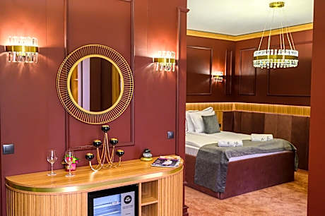One-Bedroom Apartment - 2nd Floor with Free Spa Access