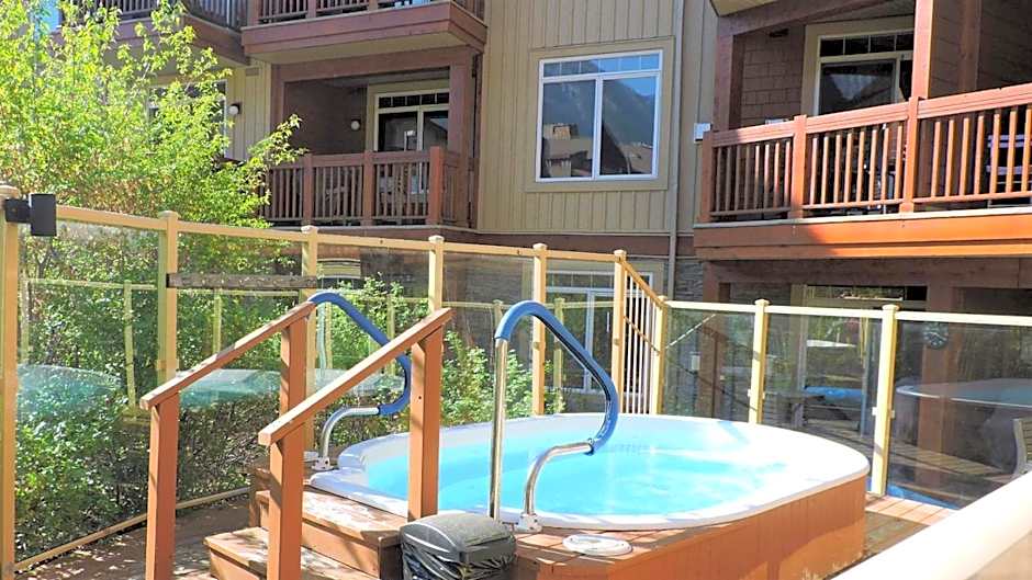 Inviting Condo Hot Tub & Relaxing Atmosphere!