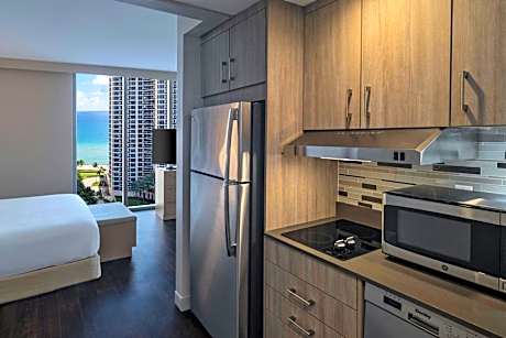 Corner King Studio with Ocean View