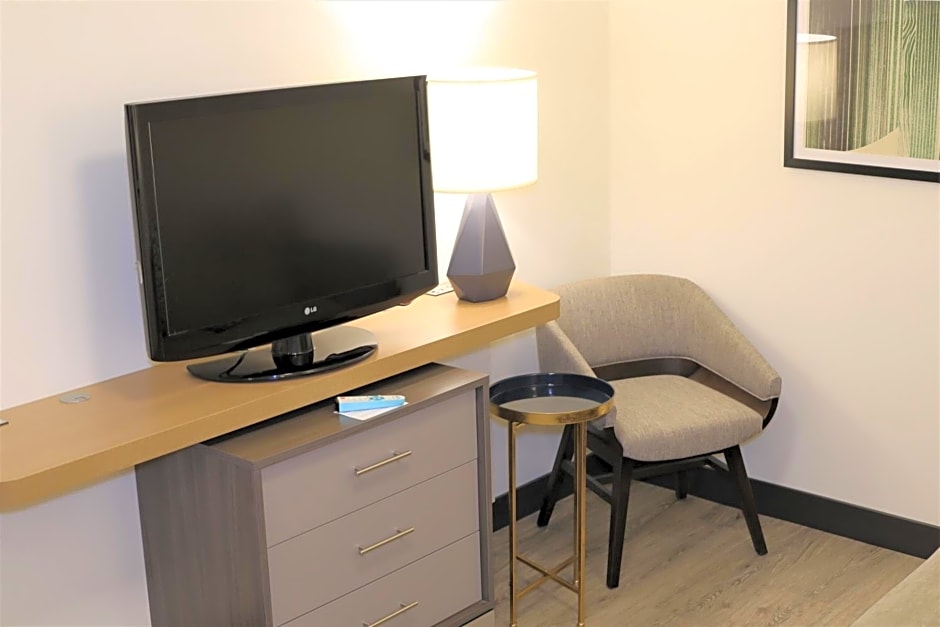 Holiday Inn & Suites St. Cloud, an IHG Hotel