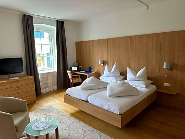 Photo 1 of 4 of Triple Room