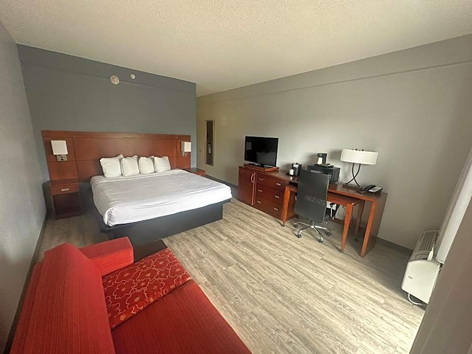 Super 8 by Wyndham Dallas Love Field Airport