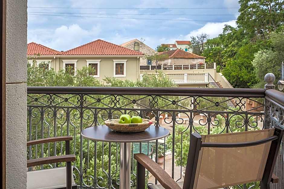 Balhambra Suites - Adults Only