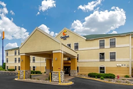 Comfort Inn Walcott near Davenport