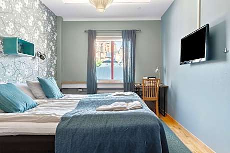 Standard Twin Room - Non-Smoking