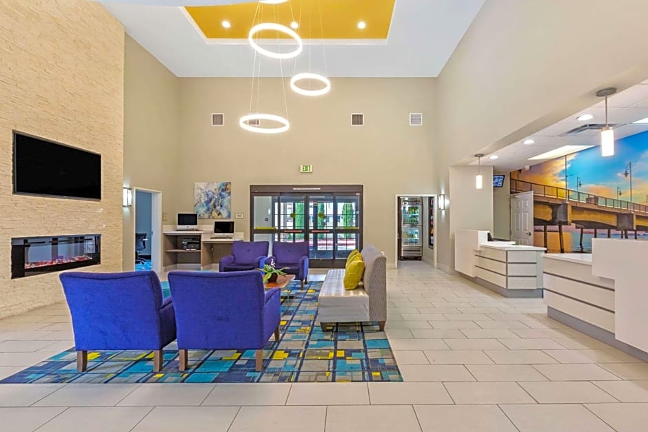 La Quinta Inn & Suites by Wyndham NE Long Beach/Cypress