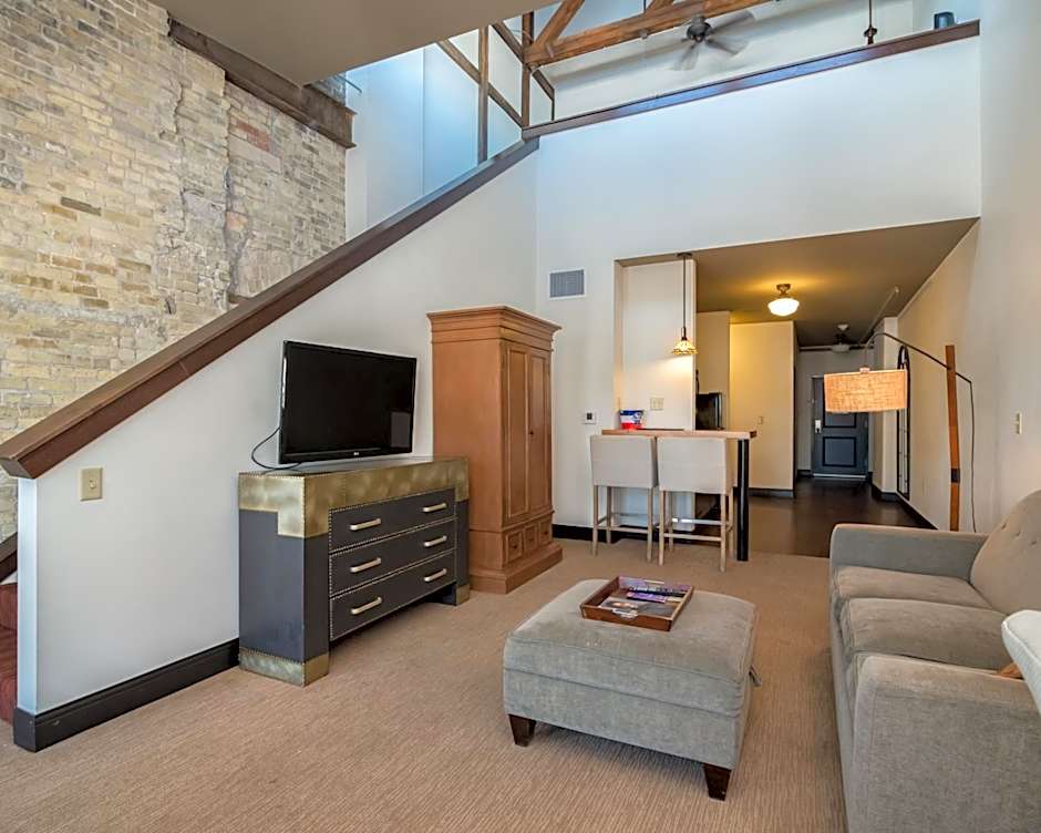 Brewhouse Inn And Suites