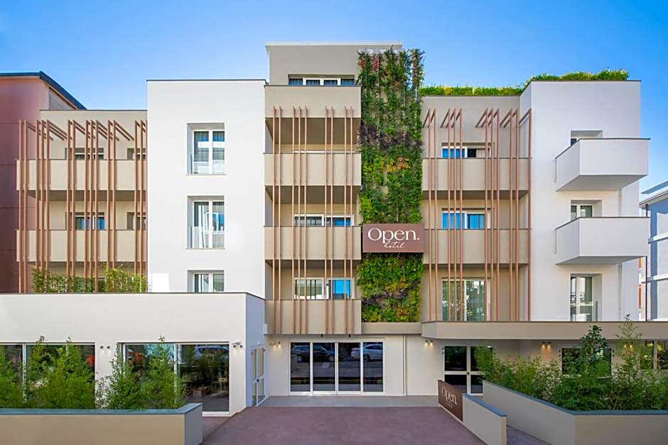 Open Hotel