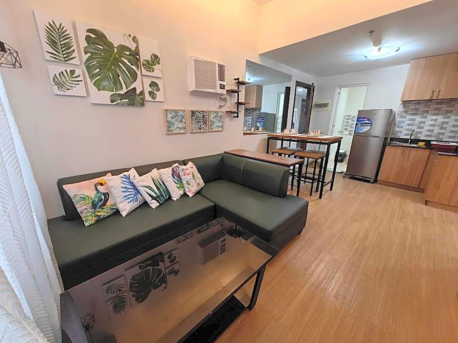 2 BR Loop Tower 1524