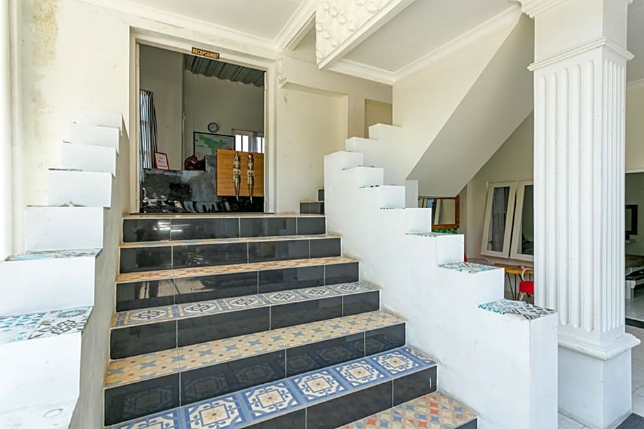 RedDoorz near Grojogan Sewu Tawangmangu