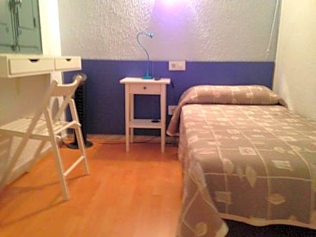 Single Room with Shared Bathroom