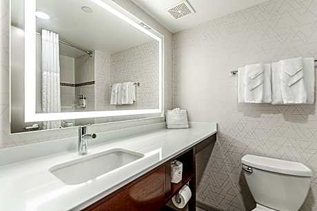 1 Queen Standard Communications Mobility Accessible Tub