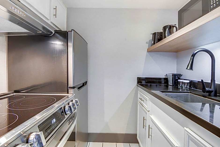 Sandman Hotel & Suites Kelowna