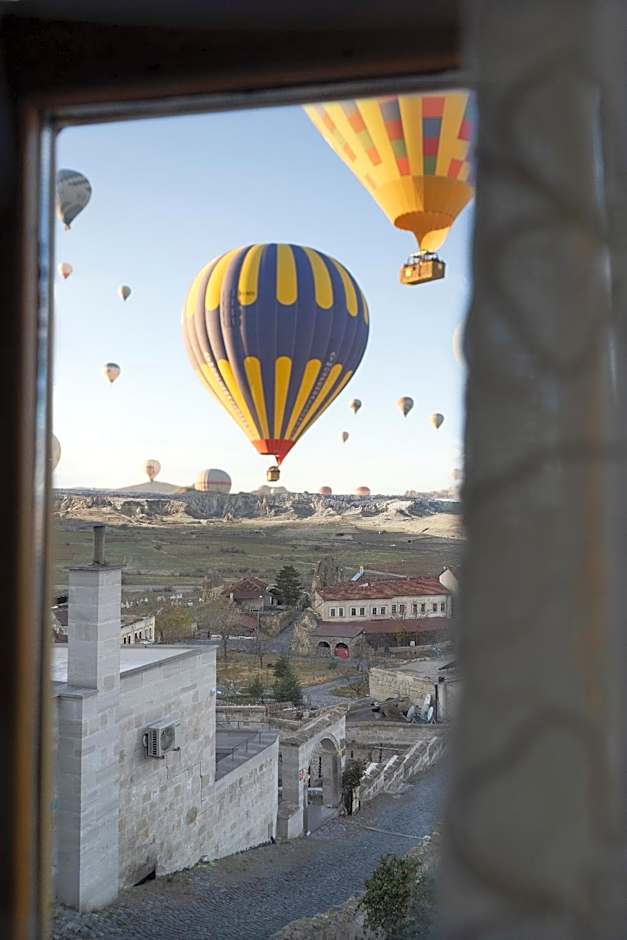 Seki Cave Hotel – Wake Up to Hot Air Balloons