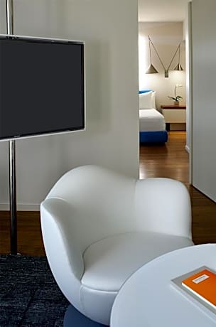 One-Bedroom King Suite
