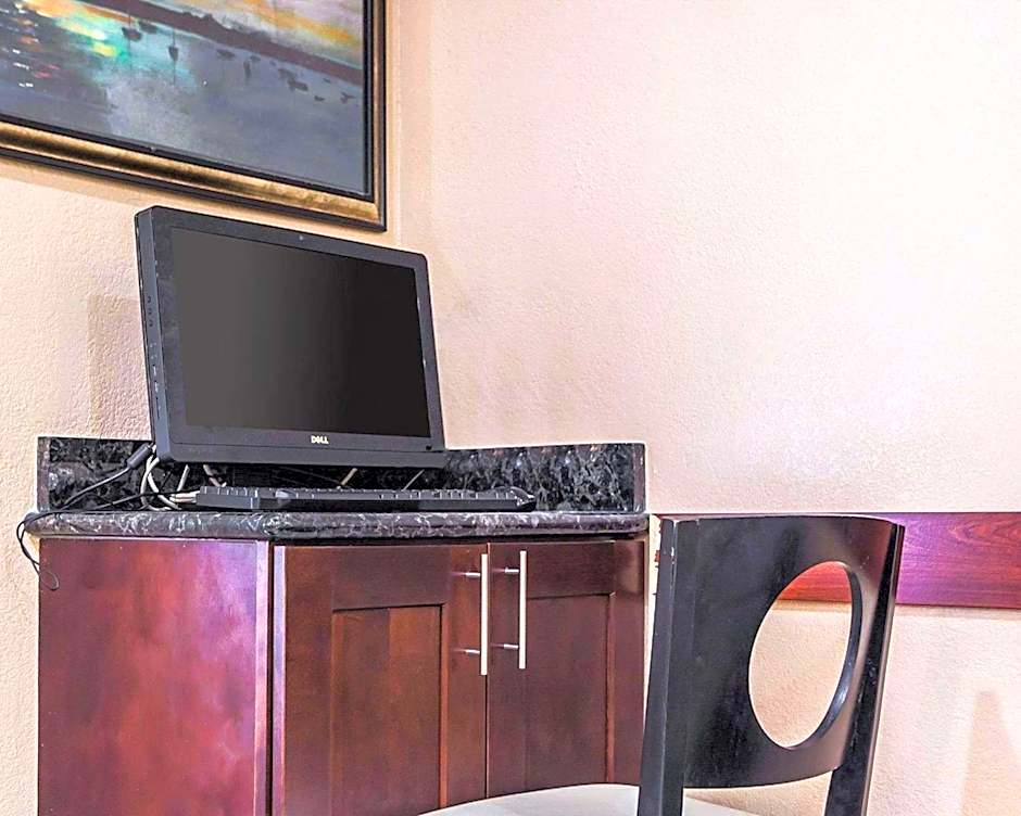 Quality Inn & Suites Des Moines Airport