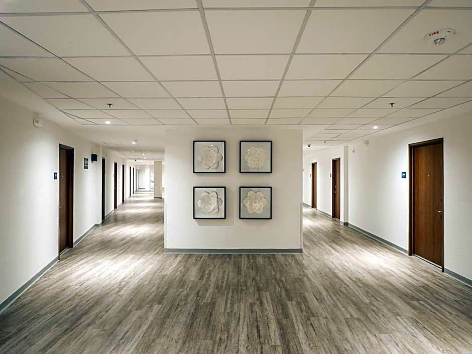 Hotel Mesaluna Short & Long Stay