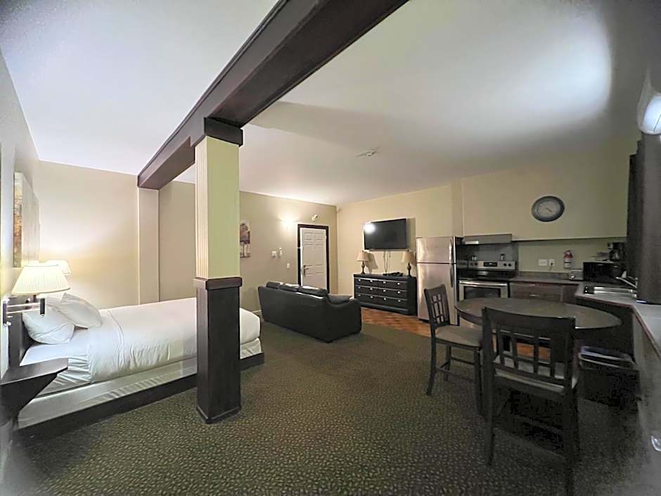 Photo 1 of 6 of Deluxe Studio 1 King Bed
