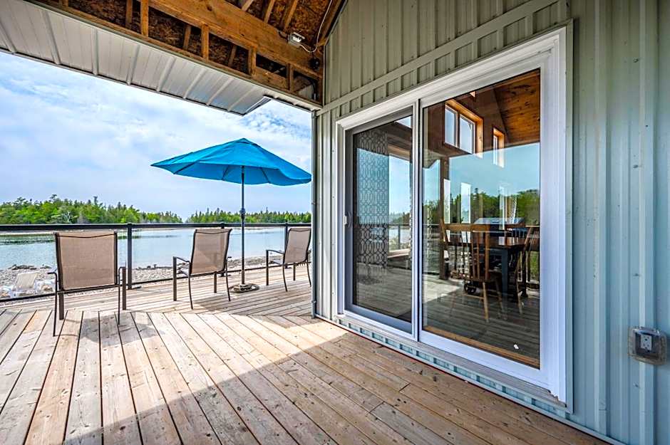 Elysium - Perfect Waterfront for the Holidays