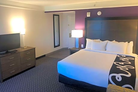 1 King Bed Executive Room Non-Smoking