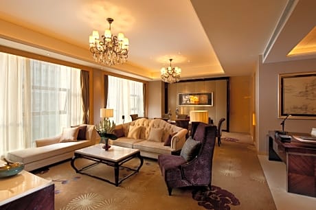 King Ambassador Suite With Lounge Access 120 Sqm Separate Living/dining Lounge Access 42 Lcd Hsia Bo