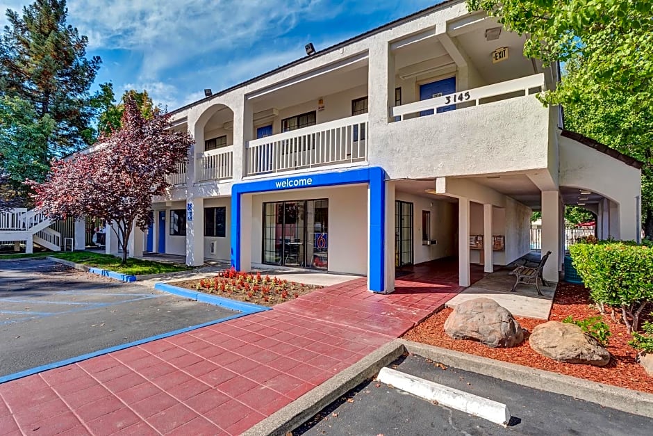 Super 8 by Wyndham Santa Rosa North