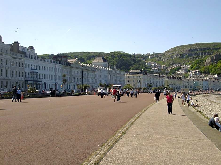 TREVONE, Llandudno