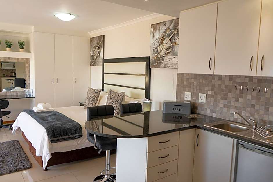 Bar-t-nique Guest House