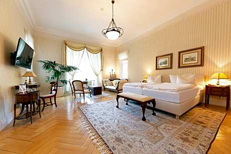 Junior Suite with Garden View