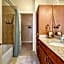 Amazing Condos Beautiful View 2 Blocks To French Quarter, Small Rooftop Pool, Gym, Seanger Theater, Super Dome, And Bourbon St