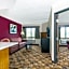 AmericInn by Wyndham Elkhorn Near Lake Geneva