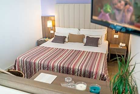 Superior Double or Twin Room with Balcony and Partial Sea View