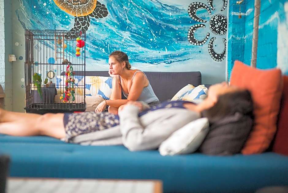 Ozzie Pozzie Backpackers
