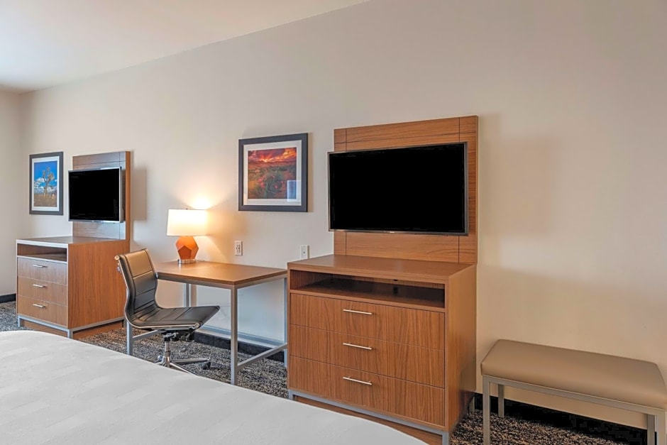 Best Western Plus Desert View Inn & Suites
