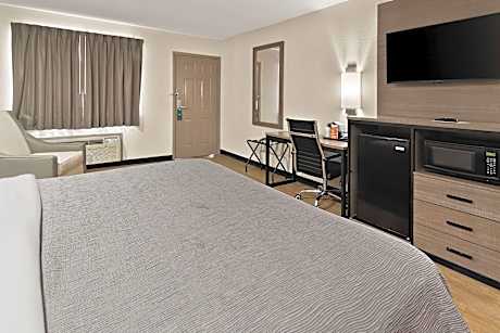 1 King Bed Nonsmoking Accessible