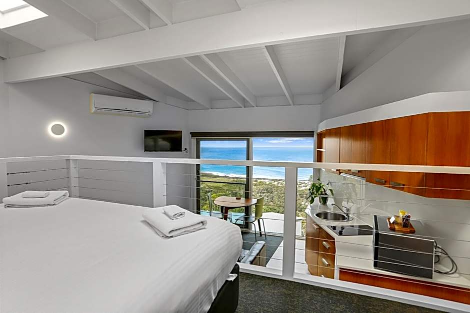 Chris's Beacon Point Restaurant & Villas