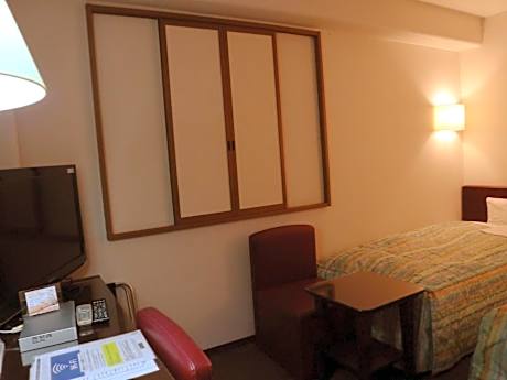 Twin Room - Non-Smoking