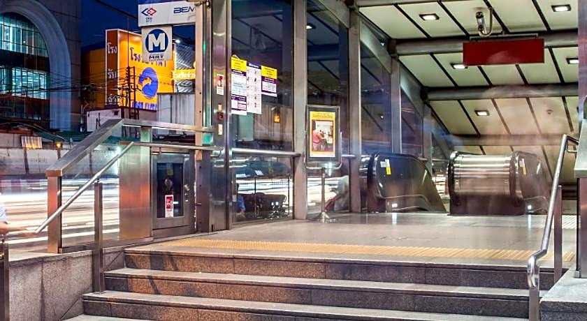 At Hua Lamphong Hotel