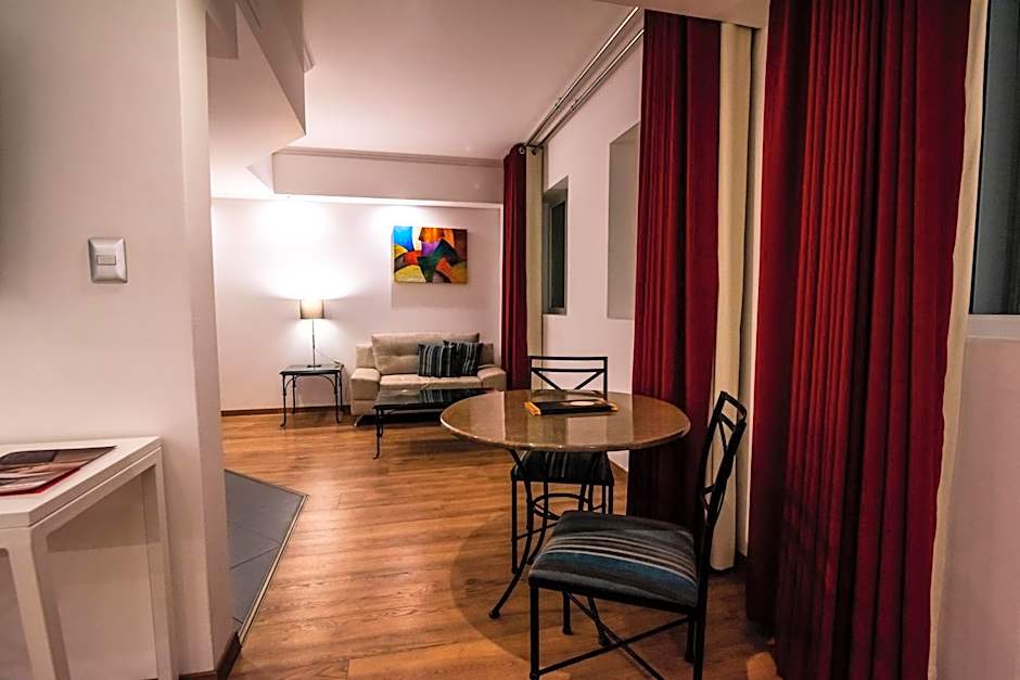 El Polo Apart Hotel & Suites
